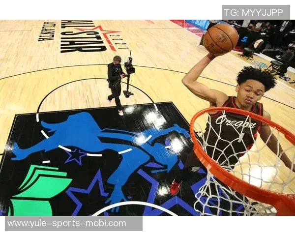 安芬尼西蒙斯：全力以赴展现团队风格篮球的决心与准备