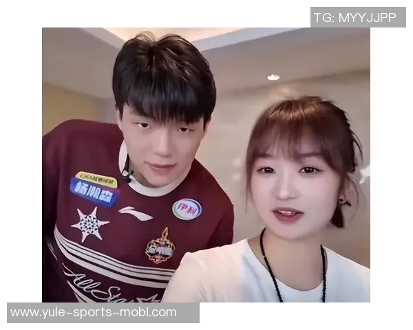 杨瀚森随队抵达多伦多加拿大网友街头偶遇成功合影留念