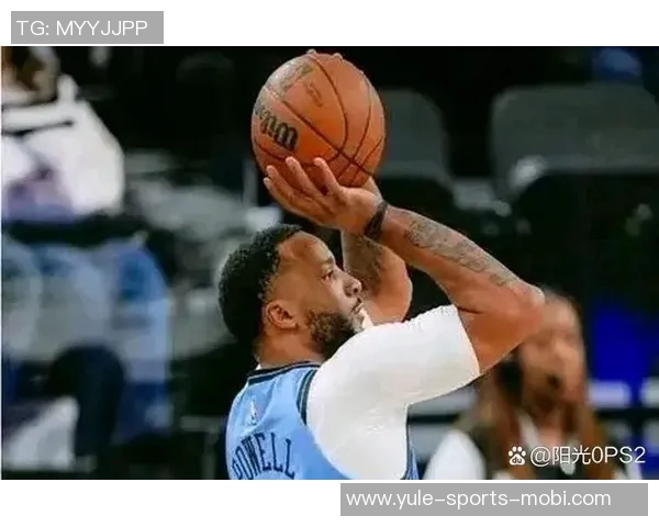 诺曼鲍威尔状态低迷14投仅4中贡献17分4篮板2抢断并有5次失误正负值为负8